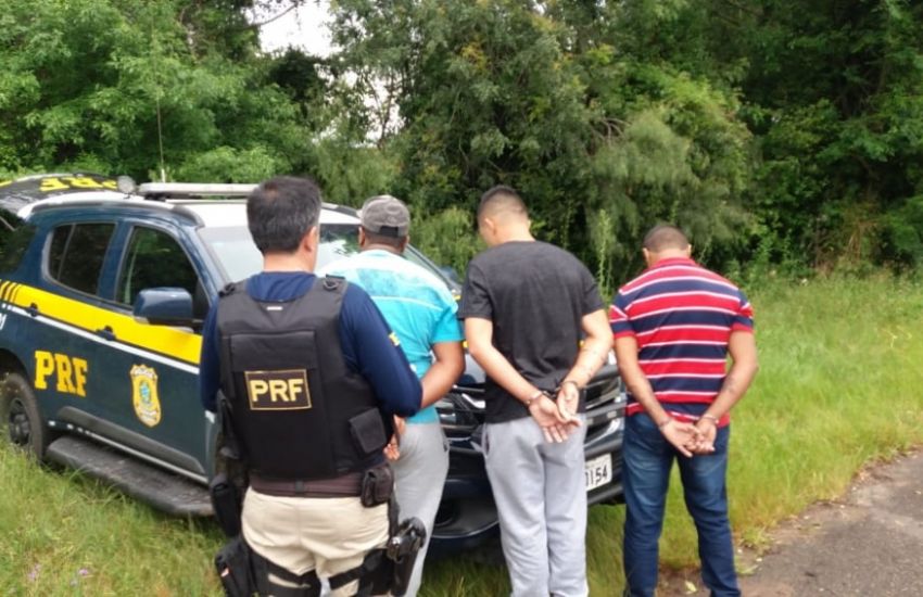 PRF apreende cocaína e prende homens em Rio Pardo 
