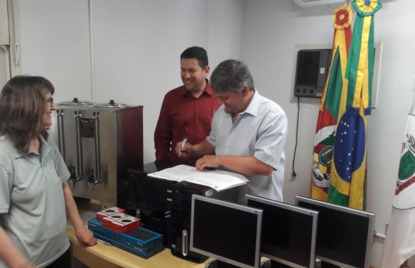 Câmara de Camaquã transfere computadores ao Executivo para uso no Conselho Tutelar 