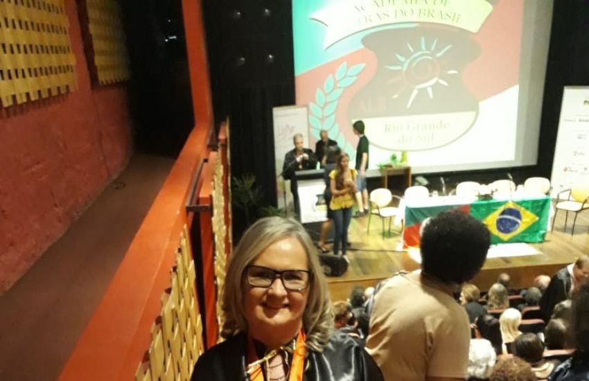 Escritora e poetisa camaquense participa da 64ª Feira do Livro de Porto Alegre 