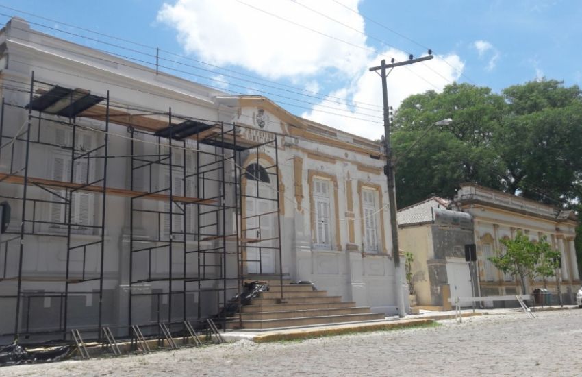 Obras de manutenção da Câmara de Camaquã completam um mês 