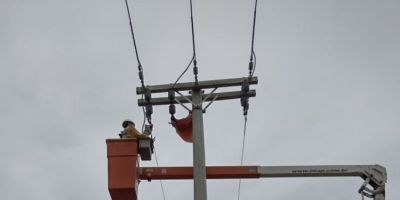 Cerca de 84 mil clientes da CEEE Equatorial ainda estão sem energia elétrica no RS