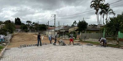 Calçamento da Rua Celeste Vezani está avançando em Camaquã  