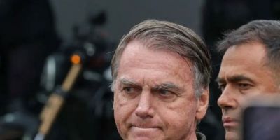 Bolsonaro tem piora da função renal e aumento de inflamação
