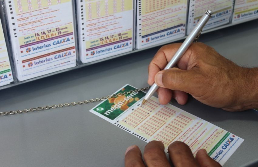 Apostas para sorteio da Mega-Sena 30 anos podem ser feitas até as 22h deste sábado (23) 