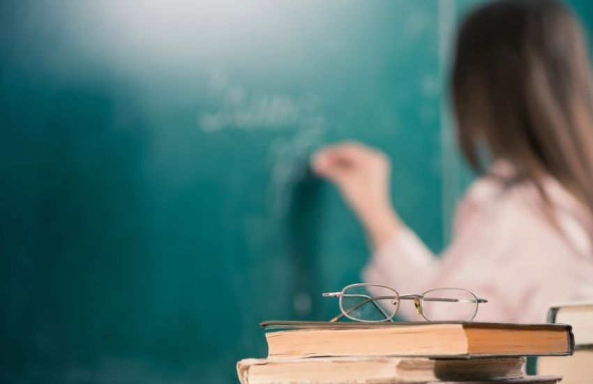 Senado aprova MP que estabelece piso de R$ 5.130 para professores 