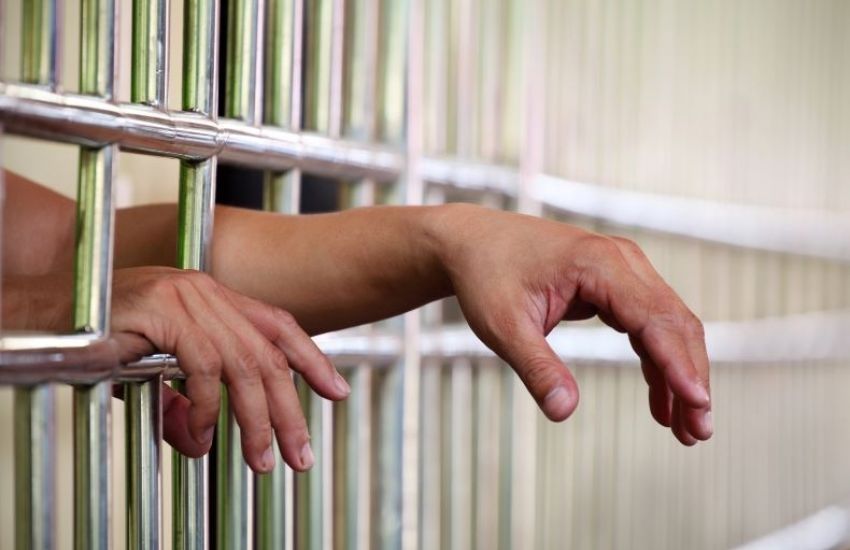 CCJ adia novamente análise de PEC sobre redução da maioridade penal 