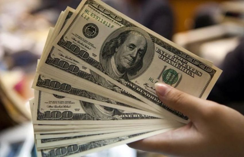 Com alívio geopolítico, dólar cai para R$ 5,03  