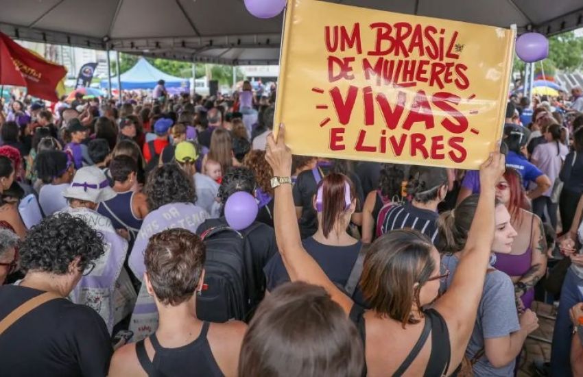 Órfãos de vítimas de feminicídio terão direito a pensão do INSS 