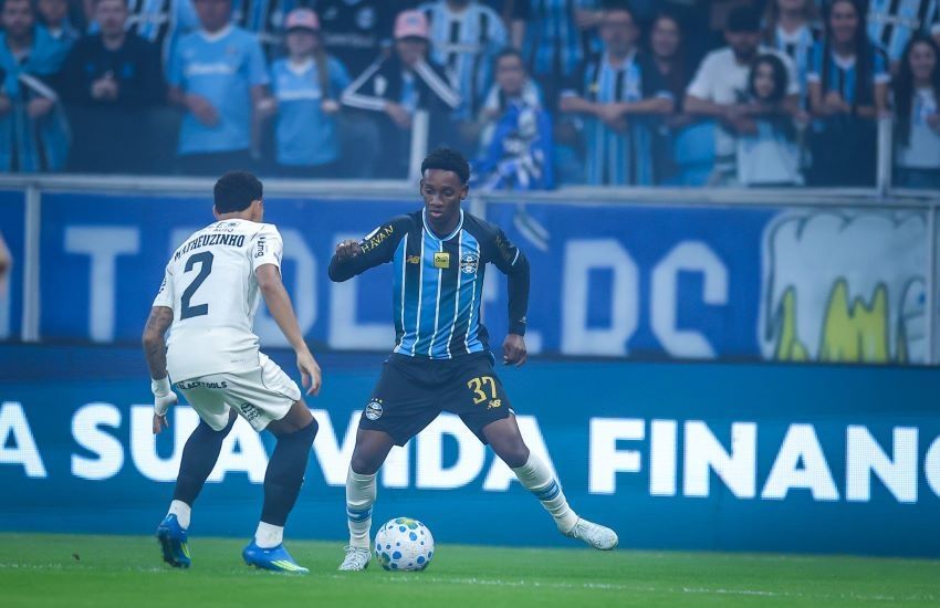 Com vaias no final do jogo, Grêmio sofre virada e perde para o Corinthians em casa 