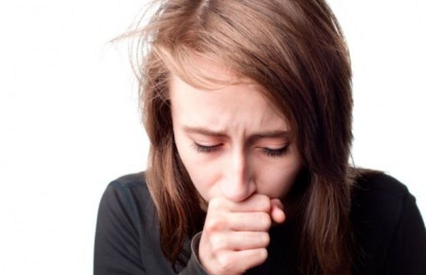 Médico otorrinolaringologista explica como reconhecer quando a tosse é um sintoma da gripe 