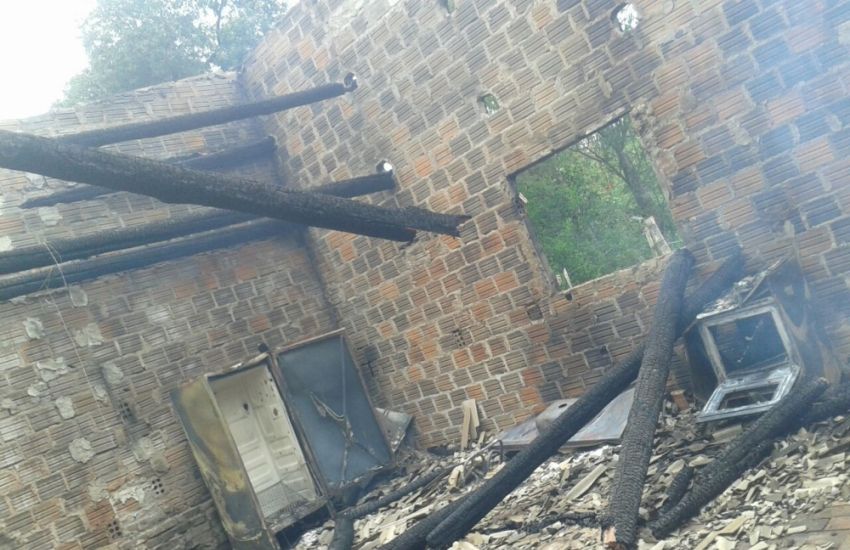 Com 3 filhos, moradora do interior de Camaquã tem sua casa incendiado e precisa de ajuda 