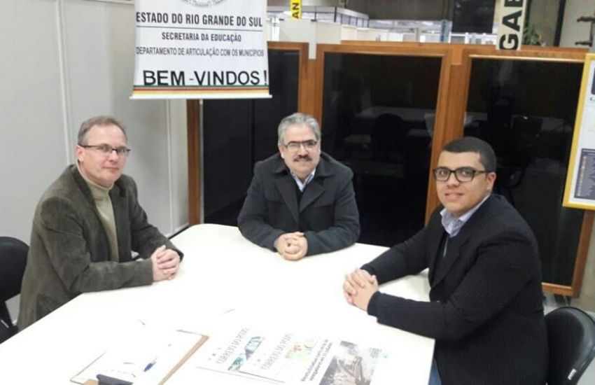 Vereador Cacau participa de audiências sobre escolas de Dom Feliciano 
