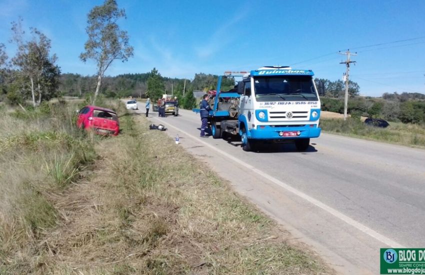 MATÉRIA COMPLETA E FOTOS: acidente entre carro e moto resulta em morte, na ERS-350 em Chuvisca 