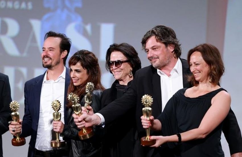 "Como Nossos Pais" é o grande vencedor do 45º Festival de Cinema de Gramado 