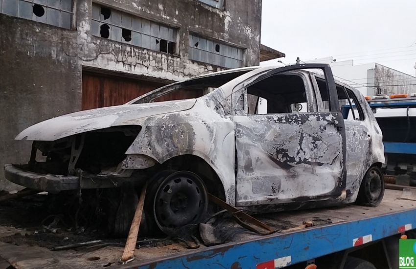 VÍDEO: carro é encontrado completamente incendiado na estrada do Capão do Café, em Camaquã 
