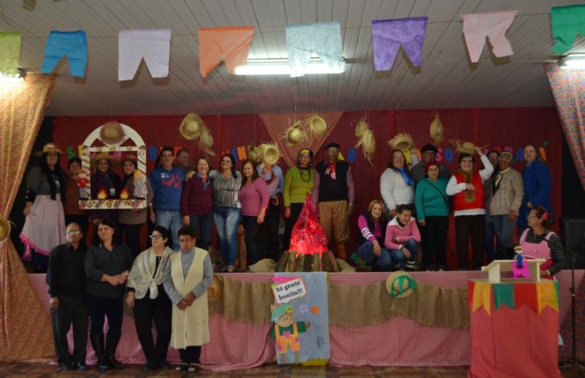 SEMTDS realiza festa junina e baile da terceira idade 