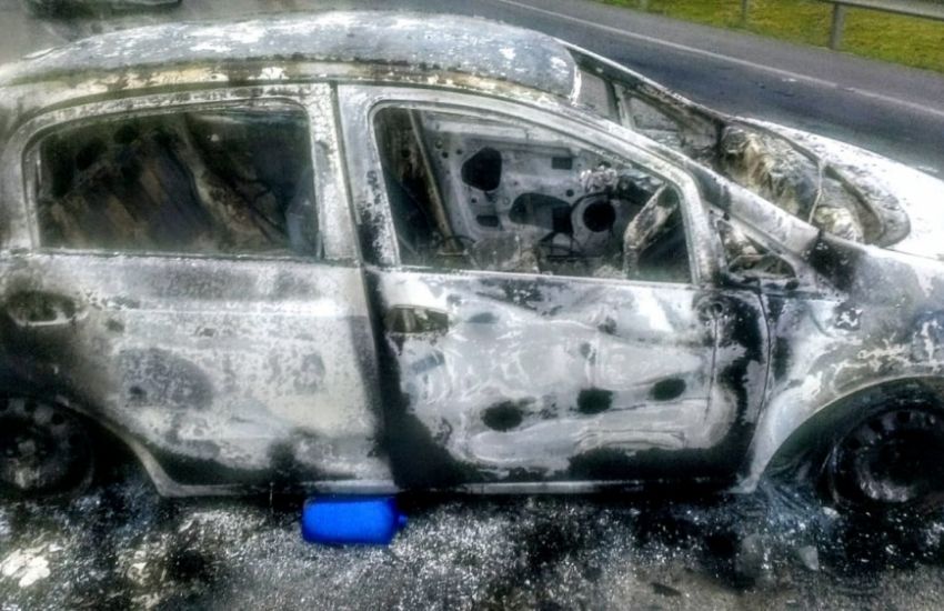 FOTOS: carros incendiados são encontrados na divisa de Canguçu com Encruzilhada do Sul 