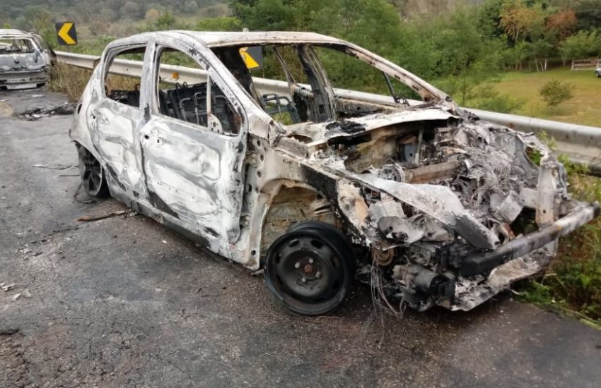 FOTOS: carros incendiados são encontrados na divisa de Canguçu com Encruzilhada do Sul 