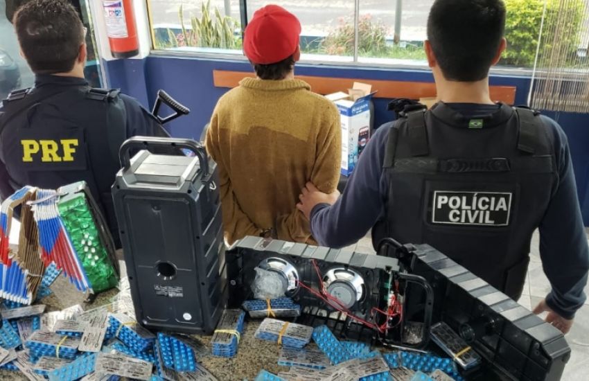 Polícia Civil de Camaquã e PRF apreendem medicamento de venda proibida e simulacros de arma 