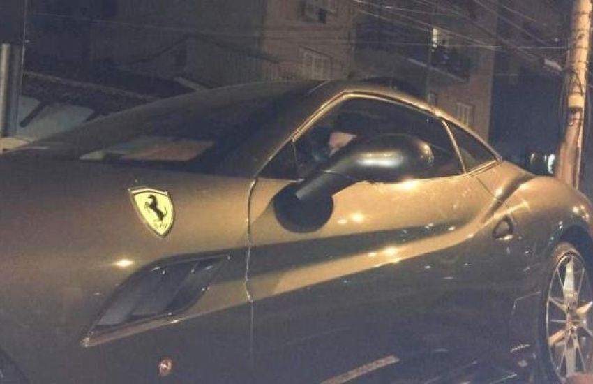 Com dívida de R$ 30 mil em IPVA, Ferrari é apreendida em blitz em Porto Alegre 