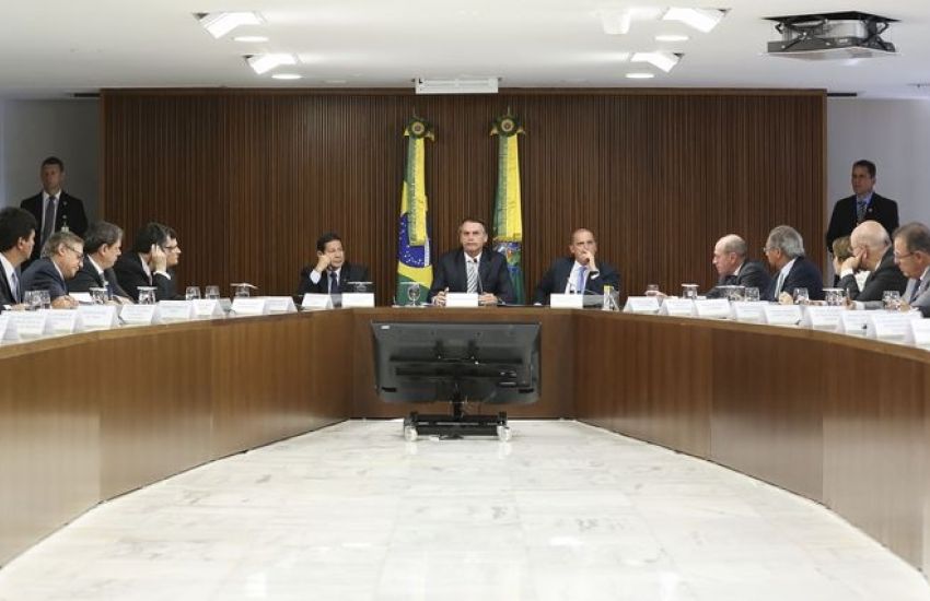 Bolsonaro faz nesta terça-feira a segunda reunião ministerial 