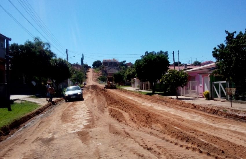 Começam as obras de pavimentação da Rua Hugo Birk em Camaquã 