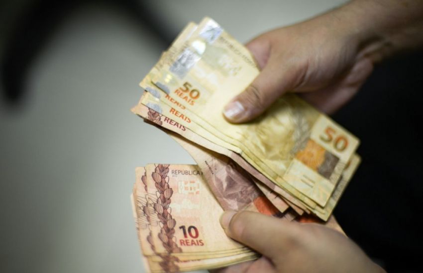 Governo propõe salário mínimo de R$ 1.040 para o próximo ano 
