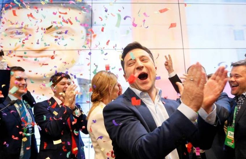 Humorista Zelensky vence eleição presidencial na Ucrânia 