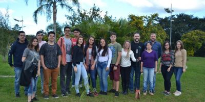 Semana do Meio Ambiente começa com plantio de mudas na praça da Legalidade