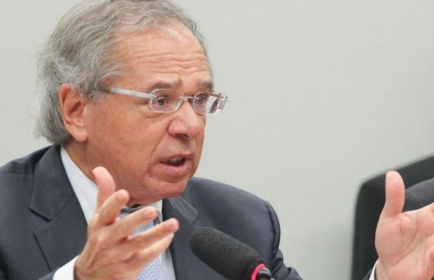 "Acabamos revertendo a perspectiva de contingenciamento", diz Guedes 