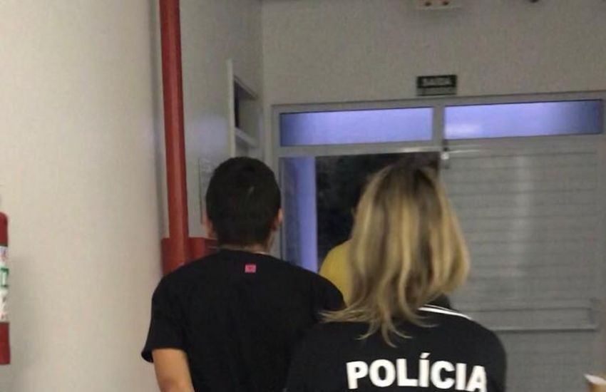Mulher que levou 18 facadas do ex-companheiro morre em hospital de Viamão, diz polícia 