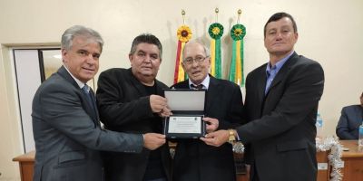 Ex-prefeito e ex-vereador de Encruzilhada do Sul recebe Título de Cidadão Amaralense
