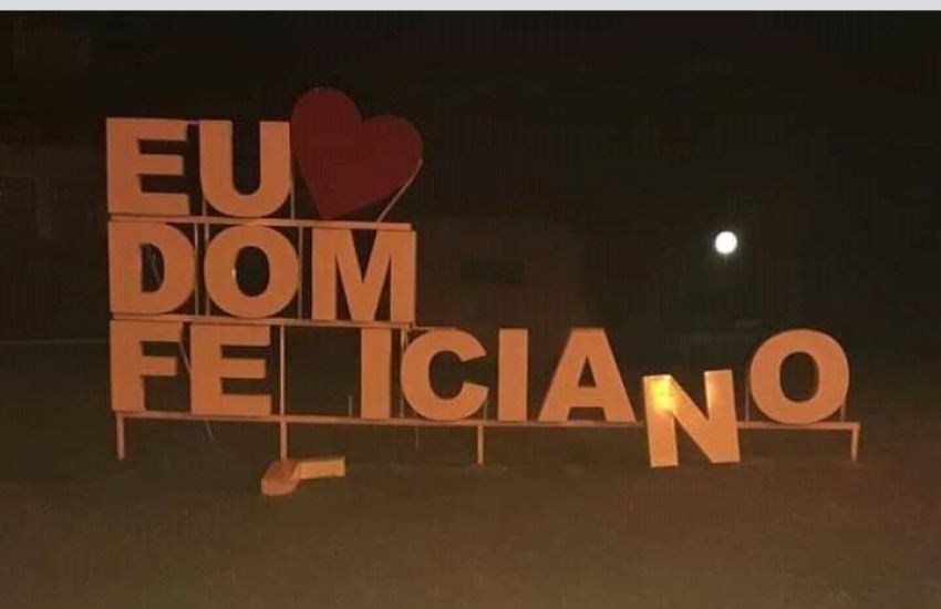 Letreiro "Eu amo Dom Feliciano" é alvo de vandalismo  