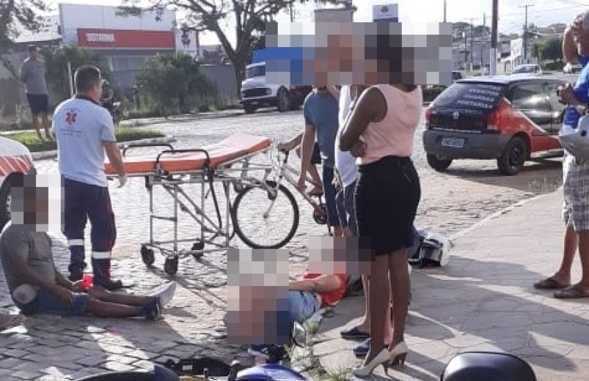 Acidente entre carro e moto deixa duas pessoas feridas em Camaquã 