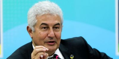 Ministro Marcos Pontes ironiza os autoproclamados "terraplanistas" com foto da Terra