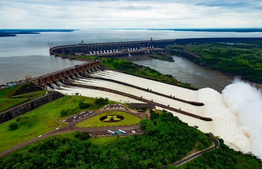 Energia acumulada por Itaipu abasteceria o mundo por 43 dias 