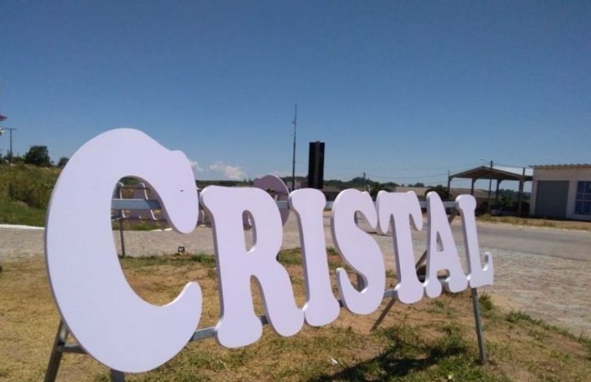 Cristal permite abertura controlada do comércio para garantir "fôlego" no mês de abril  