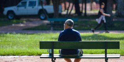 Prefeitura de Porto Alegre começará a multar idosos em parques e praças