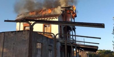 Incêndio atinge prédio histórico da Estação Férrea de Rio Pardo