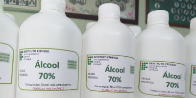 IFSul-Camaquã entrega mais mil litros de álcool 70% glicerinado para Secretaria da Saúde 