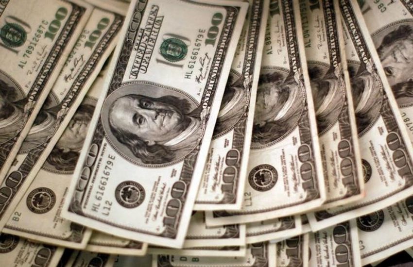 Dólar opera em queda, negociado abaixo de R$ 5,50 
