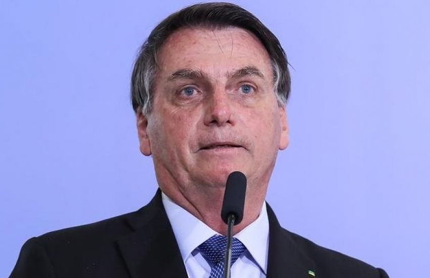 Bolsonaro diz que educação "está horrível" e que pode escolher novo ministro hoje 