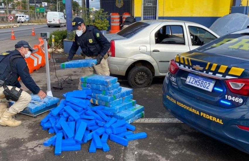 Polícia apreende mais de 300 quilos de maconha dentro de carro na ERS 122, em Farroupilha 