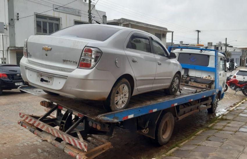 Carro roubado em Viamão é apreendido em Camaquã 