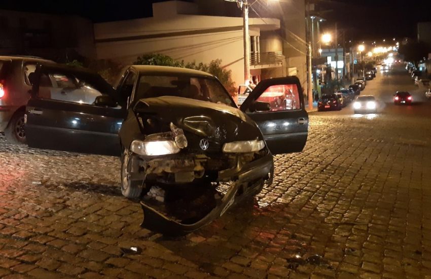 Acidente de trânsito deixa danos materiais no centro de Camaquã 