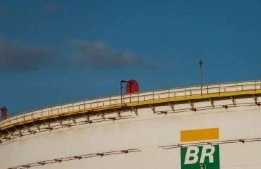 Petrobras anuncia redução média de 4% no preço da gasolina nas refinarias 