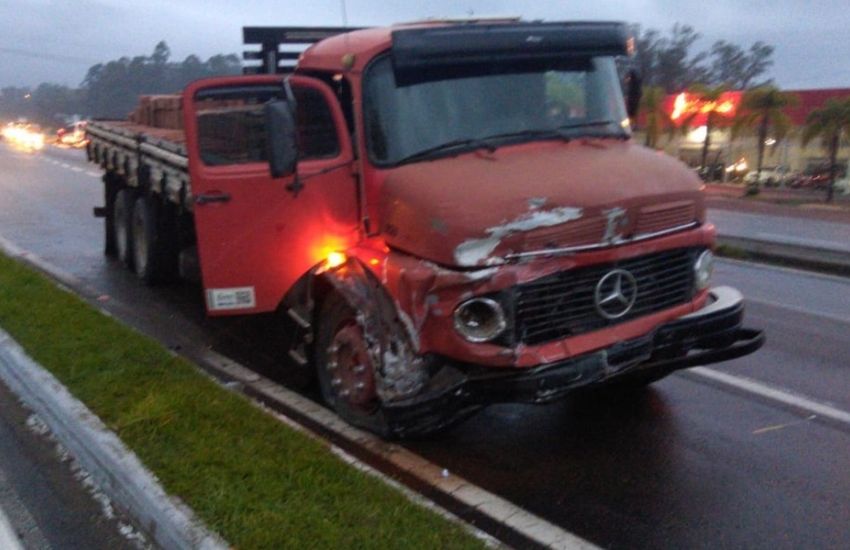 Mulher morre em acidente entre carro e caminhão em rodovia gaúcha 