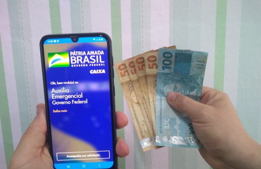 AUXÍLIO EMERGENCIAL: Caixa paga parcela de R$300 para beneficiários do Bolsa Família 