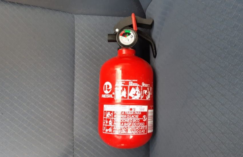 Projeto proíbe cobrança de extintor de incêndio como item obrigatório em veículos   