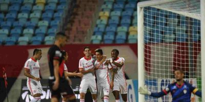 Inter vence Atlético Goianiense e tem vantagem na Copa do Brasil